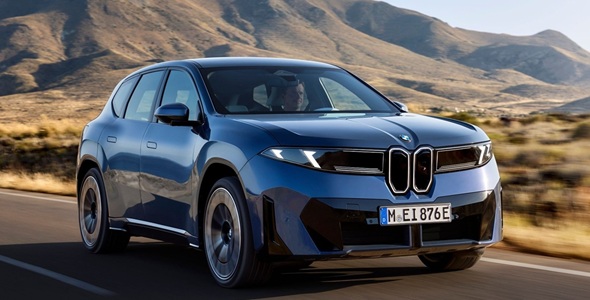BMW iX3 blau